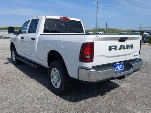 2025 RAM 2500 Tradesman Crew Cab 4x4 6'4' Box