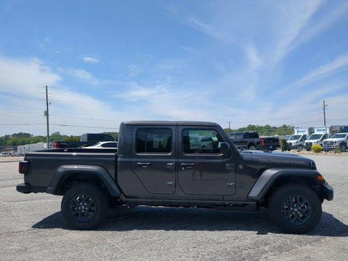 Granite Crystal Metallic Clearcoat 2026 Jeep Gladiator 85th Anniversary Edition