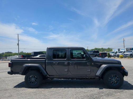 Granite Crystal Metallic Clearcoat 2026 Jeep Gladiator 85th Anniversary Edition