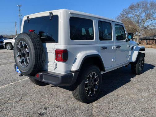 2025 Jeep Wrangler 4-Door Sahara 4x4