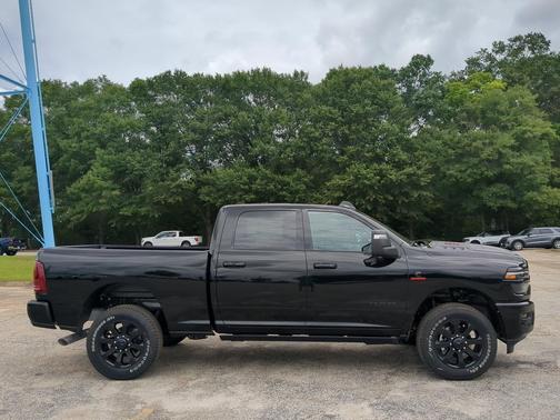 Diamond Black Crystal Pearlcoat 2026 RAM 2500 Laramie Crew Cab 4x4 6'4' Box