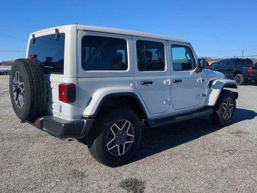 2025 Jeep Wrangler 4-Door Sahara 4x4