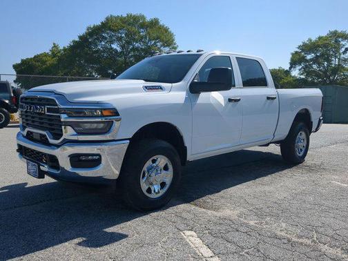 2025 RAM 2500 Tradesman Crew Cab 4x4 6'4' Box