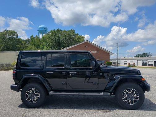 2025 Jeep Wrangler 4-Door Sahara 4x4
