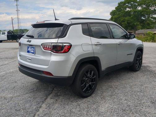 Silver Zynith Metallic Clearcoat 2026 Jeep Compass Latitude