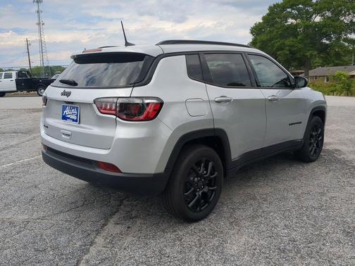 Silver Zynith Metallic Clearcoat 2026 Jeep Compass Latitude