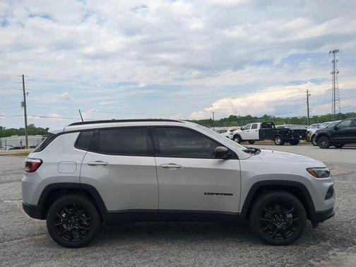 Silver Zynith Metallic Clearcoat 2026 Jeep Compass Latitude