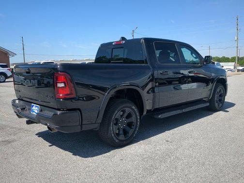 Diamond Black Crystal Pearlcoat 2026 RAM 1500 Big Horn/Lone Star