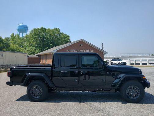 Black Clearcoat 2026 Jeep Gladiator Sport S