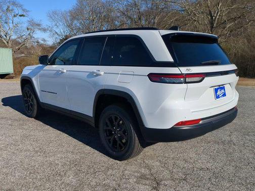 Bright White Clearcoat 2026 Jeep Grand Cherokee Altitude