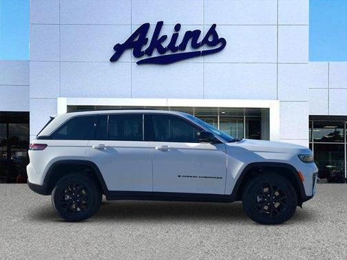 Bright White Clearcoat 2026 Jeep Grand Cherokee Altitude SUV