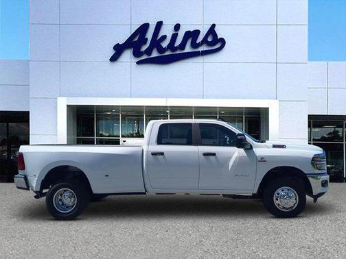 2025 RAM 3500 Big Horn Crew Cab 4x4 8' Box