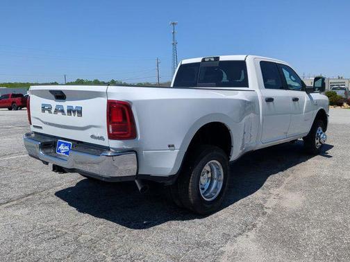 2025 RAM 3500 Big Horn Crew Cab 4x4 8' Box