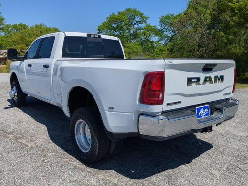 2025 RAM 3500 Big Horn Crew Cab 4x4 8' Box