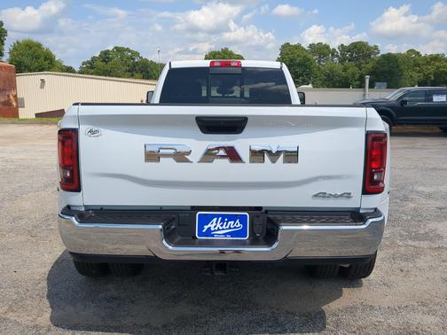 Bright White Clearcoat 2026 RAM 3500 Tradesman Crew Cab 4x4 8' Box