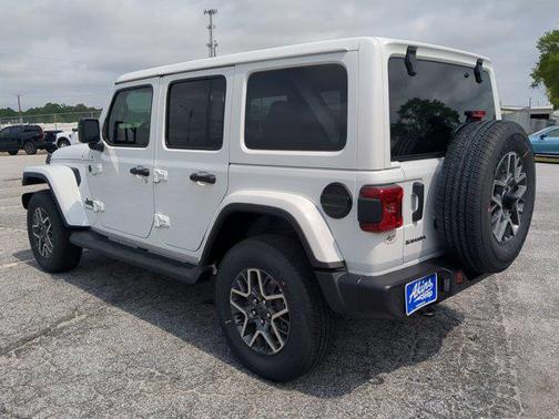 2025 Jeep Wrangler 4-Door Sahara 4x4