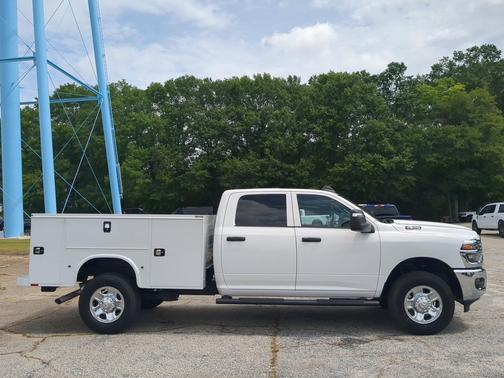 Bright White Clearcoat 2026 RAM 2500 Tradesman Crew Cab 4x4 8' Box
