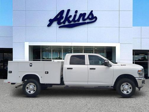 Bright White Clearcoat 2026 RAM 2500 Tradesman Crew Cab 4x4 8' Box