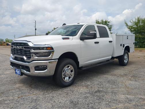Bright White Clearcoat 2026 RAM 2500 Tradesman Crew Cab 4x4 8' Box