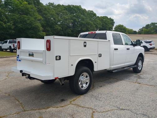 Bright White Clearcoat 2026 RAM 2500 Tradesman Crew Cab 4x4 8' Box