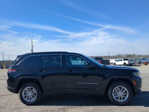 Diamond Black Crystal Pearlcoat 2026 Jeep Grand Cherokee Altitude
