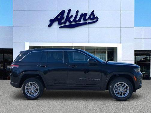 Diamond Black Crystal Pearlcoat 2026 Jeep Grand Cherokee Altitude SUV