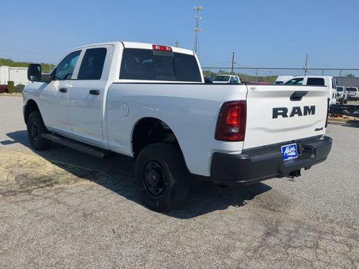 Bright White Clearcoat 2026 RAM 2500 Tradesman Crew Cab 4x4 6'4' Box