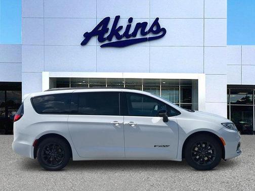 2025 Chrysler Pacifica L