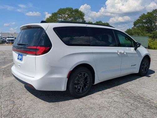 2025 Chrysler Pacifica L