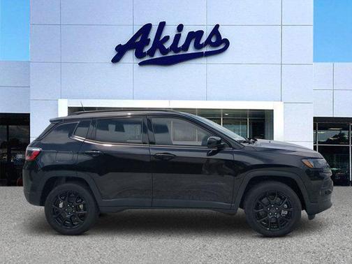 Diamond Black Crystal Pearlcoat 2026 Jeep Compass Latitude