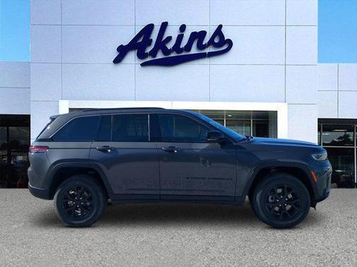 Baltic Gray Metallic Clearcoat 2026 Jeep Grand Cherokee Altitude SUV