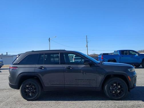 Baltic Gray Metallic Clearcoat 2026 Jeep Grand Cherokee Altitude