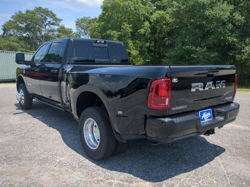 2025 RAM 3500 Laramie Crew Cab 4x4 8' Box