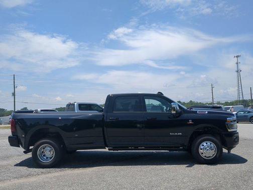 2025 RAM 3500 Laramie Crew Cab 4x4 8' Box