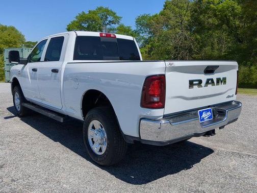 2025 RAM 2500 Tradesman Crew Cab 4x4 6'4' Box