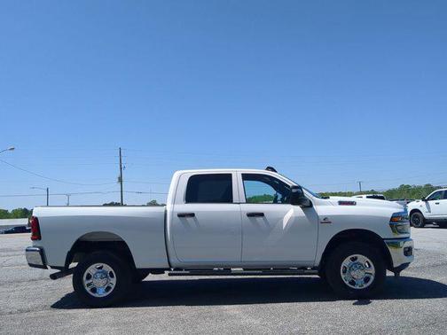 2025 RAM 2500 Tradesman Crew Cab 4x4 6'4' Box