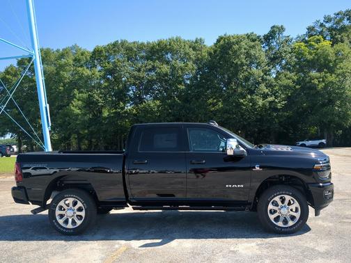 Diamond Black Crystal Pearlcoat 2026 RAM 2500 Laramie Crew Cab 4x4 6'4' Box