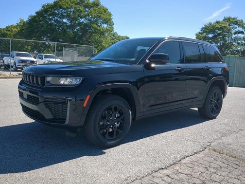 Diamond Black Crystal Pearlcoat 2026 Jeep Grand Cherokee Altitude