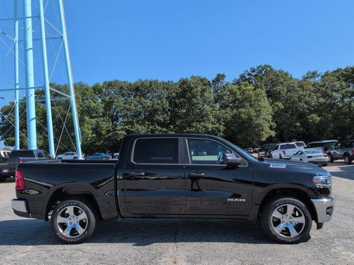 Diamond Black Crystal Pearlcoat 2026 RAM 1500 Tradesman