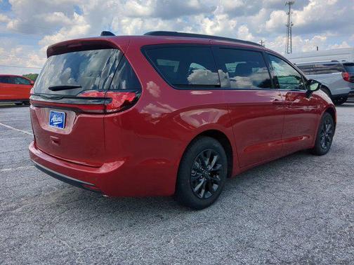 2025 Chrysler Pacifica L