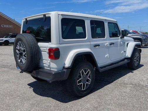 2025 Jeep Wrangler 4-Door Sahara 4x4