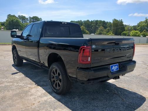 Diamond Black Crystal Pearlcoat 2026 RAM 2500 Laramie Crew Cab 4x4 6'4' Box