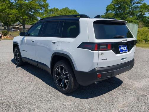 Bright White Clearcoat 2026 Jeep Cherokee Overland