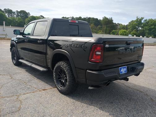 Diamond Black Crystal Pearlcoat 2026 RAM 1500 Rebel