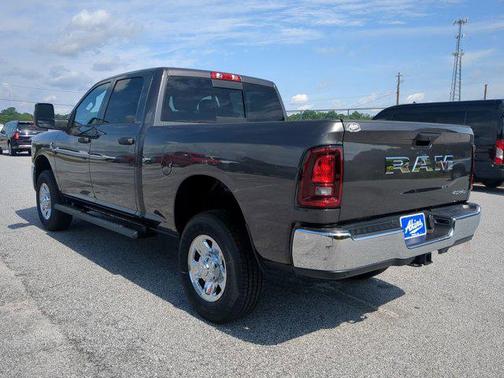 2025 RAM 2500 Tradesman Crew Cab 4x4 6'4' Box