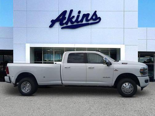 2025 RAM 3500 Laramie Crew Cab 4x4 8' Box