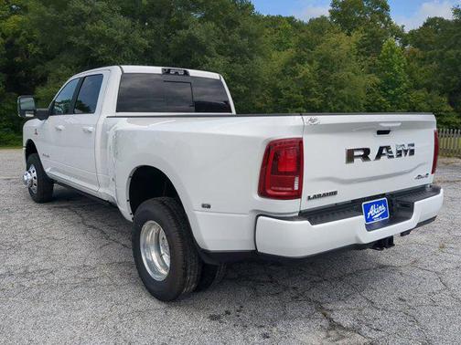 2025 RAM 3500 Laramie Crew Cab 4x4 8' Box