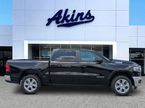 Diamond Black Crystal Pearlcoat 2026 RAM 1500 Big Horn/Lone Star
