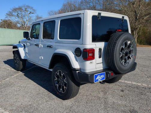 2025 Jeep Wrangler 4-Door Sahara 4x4