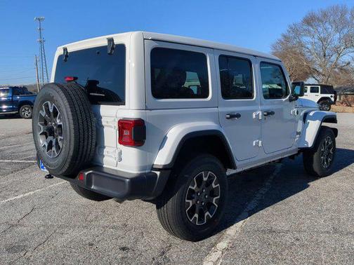 2025 Jeep Wrangler 4-Door Sahara 4x4